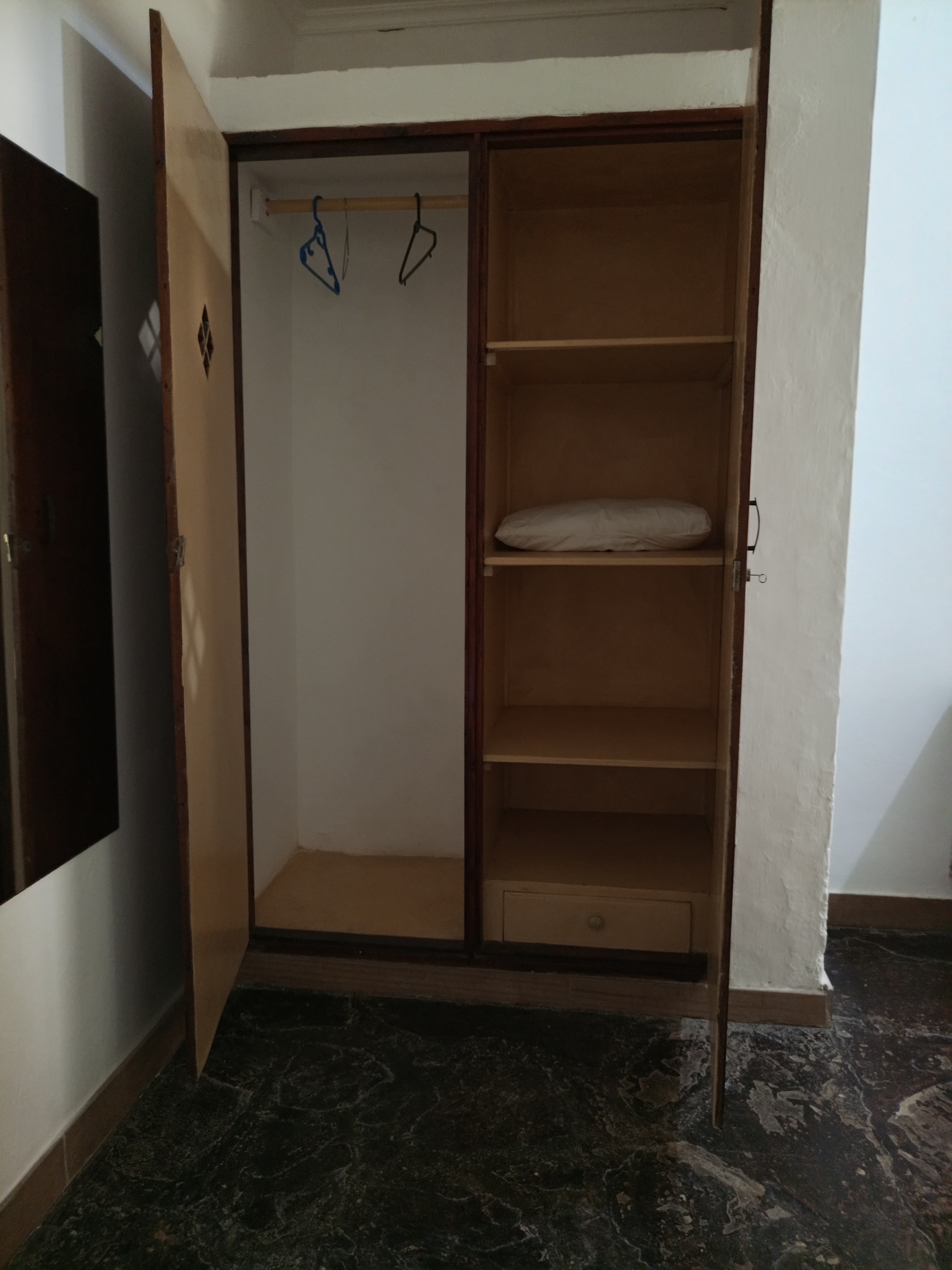 Economy Double Room Wardrobe